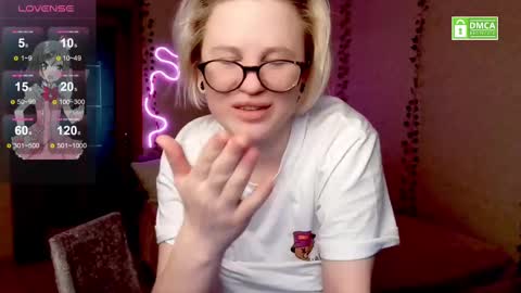 Snapshot of _elven_dreams__ chatting on 02/09/25, 09:49 chloue and Gretta online show from 02/09/25, 09:49