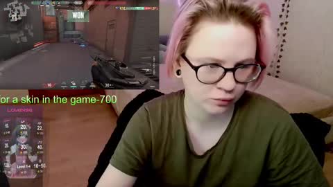 Snapshot of _elven_dreams__ chatting on 02/19/25, 01:40 chloue and Gretta online show from 02/19/25, 01:40