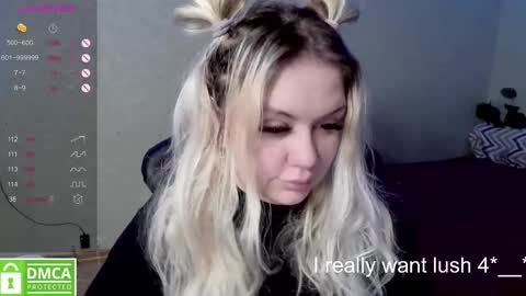 Snapshot of _elven_dreams__ chatting on 02/21/25, 07:01 chloue and Gretta online show from 02/21/25, 07:01