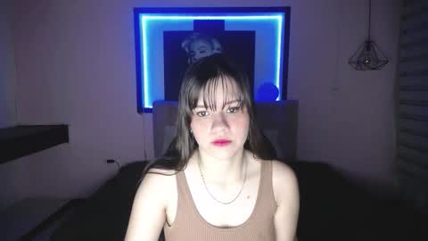 Snapshot of _emaa_ chatting on 10/20/25, 12:16 _emaa_ online show from 10/20/25, 12:16