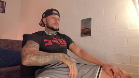 Snapshot of _emilio_escobar chatting on 10/07/25, 09:28 Emilio online show from 10/07/25, 09:28