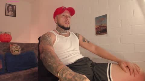 Snapshot of _emilio_escobar chatting on 10/14/25, 09:21 Emilio online show from 10/14/25, 09:21