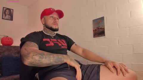 Snapshot of _emilio_escobar chatting on 10/16/25, 09:43 Emilio online show from 10/16/25, 09:43