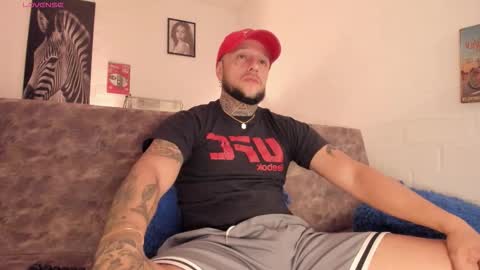 Snapshot of _emilio_escobar chatting on 11/03/25, 10:27 Emilio online show from 11/03/25, 10:27