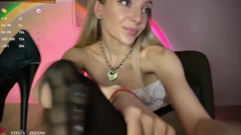 Snapshot of _emily__sweety_ chatting on 12/01/24, 04:29 Emily online show from 12/01/24, 04:29