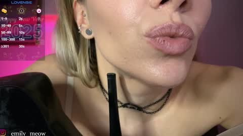 Snapshot of _emily__sweety_ chatting on 01/03/25, 05:20 Emily online show from 01/03/25, 05:20