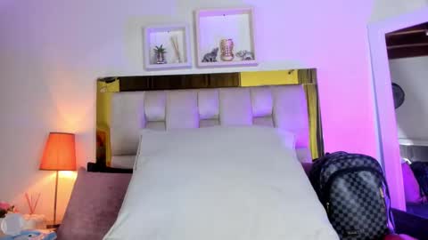 Isabella online show from 10/04/25, 12:14