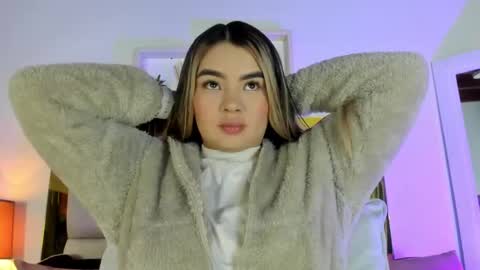 Isabella online show from 10/09/25, 12:03