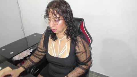 Emma online show from 09/28/25, 01:00