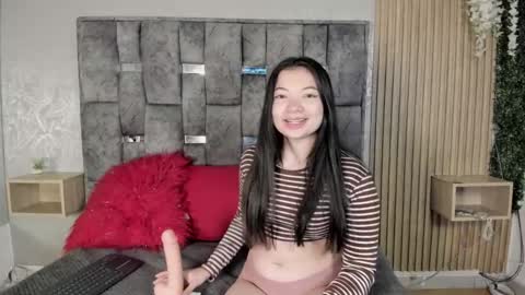 Snapshot of _emma_xoxo chatting on 12/15/25, 11:03 _emma_xoxo online show from 12/15/25, 11:03