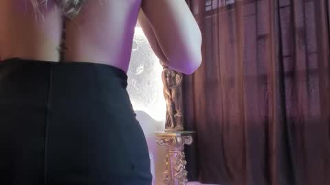 Snapshot of _emmawalka chatting on 10/15/25, 03:01 _emmawalka online show from 10/15/25, 03:01