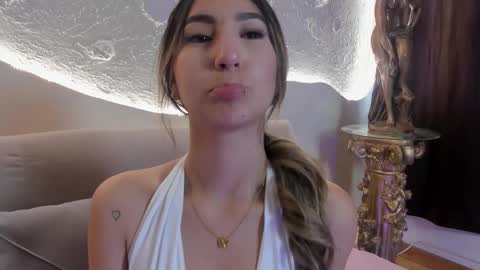 Snapshot of _emmawalka chatting on 11/01/25, 05:04 _emmawalka online show from 11/01/25, 05:04