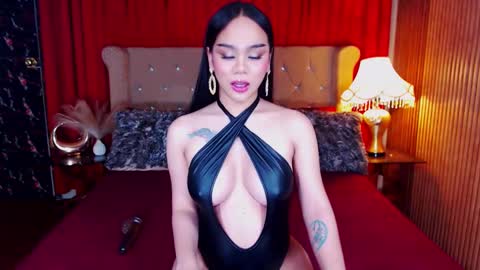 Snapshot of _empressvalerie_ chatting on 10/24/25, 09:38 _empressvalerie_ online show from 10/24/25, 09:38