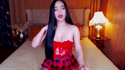 Snapshot of _empressvalerie_ chatting on 11/17/25, 03:12 _empressvalerie_ online show from 11/17/25, 03:12