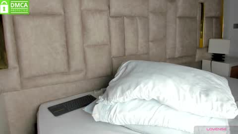 Snapshot of _eris_rose chatting on 10/18/25, 07:58 _eris_rose online show from 10/18/25, 07:58