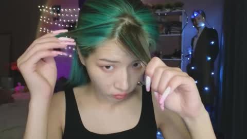 Snapshot of _eve____ chatting on 10/15/25, 10:37 EveEva online show from 10/15/25, 10:37