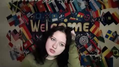 Snapshot of _foxy_lady chatting on 11/17/25, 07:14 Alice online show from 11/17/25, 07:14