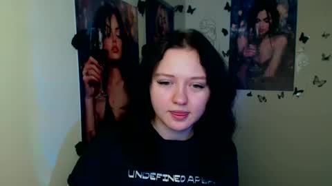 Snapshot of _foxy_lady chatting on 12/01/25, 06:51 Alice online show from 12/01/25, 06:51