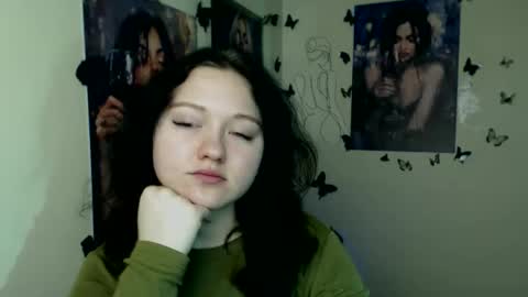 Snapshot of _foxy_lady chatting on 12/05/25, 07:28 Alice online show from 12/05/25, 07:28