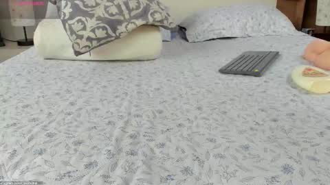 Snapshot of _fullmoon chatting on 12/02/25, 08:15 fullmoon online show from 12/02/25, 08:15