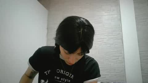 Snapshot of _genesid_dixton chatting on 11/11/25, 07:25 Mia-foster online show from 11/11/25, 07:25