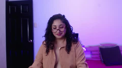 Gia Independent model online show from 12/17/25, 10:38