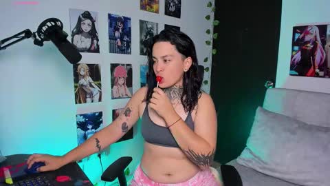 Snapshot of _gleep chatting on 10/13/25, 01:05 LEEP  online show from 10/13/25, 01:05