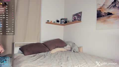 Snapshot of _golden_moon_ chatting on 11/04/25, 08:19 Rina online show from 11/04/25, 08:19