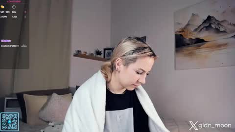 Snapshot of _golden_moon_ chatting on 11/20/25, 09:03 Rina online show from 11/20/25, 09:03