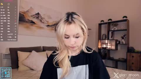 Snapshot of _golden_moon_ chatting on 11/26/25, 12:44 Rina online show from 11/26/25, 12:44