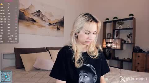 Snapshot of _golden_moon_ chatting on 12/04/25, 08:17 Rina online show from 12/04/25, 08:17