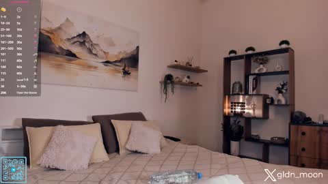 Snapshot of _golden_moon_ chatting on 12/13/25, 07:53 Rina online show from 12/13/25, 07:53