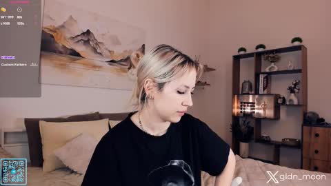 Snapshot of _golden_moon_ chatting on 12/14/25, 08:02 Rina online show from 12/14/25, 08:02