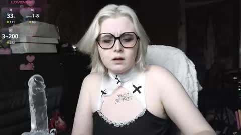 Snapshot of _gothpunk_ chatting on 07/28/26, 07:59 Helen and Dan online show from 07/28/26, 07:59