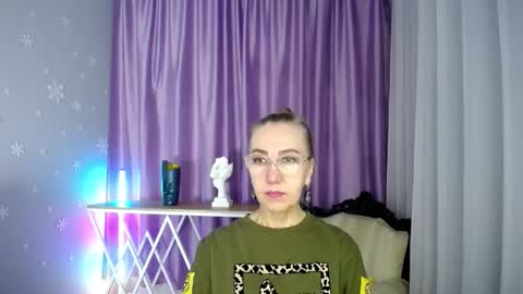 _greybunny_ online show from 09/09/25, 08:14