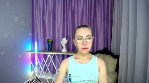 Snapshot of _greybunny_ chatting on 09/15/25, 08:25 _greybunny_ online show from 09/15/25, 08:25