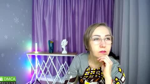 Snapshot of _greybunny_ chatting on 10/27/25, 10:19 _greybunny_ online show from 10/27/25, 10:19