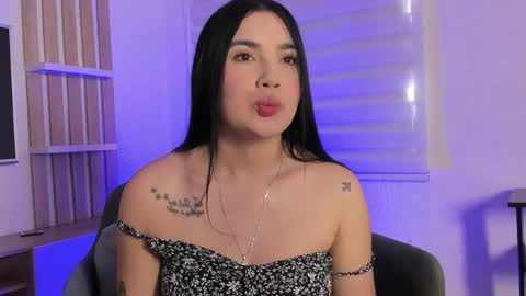 Snapshot of _hanna_gomez chatting on 04/21/26, 12:44 hanna online show from 04/21/26, 12:44