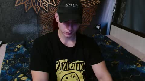_happydayleon_ online show from 09/09/25, 06:13
