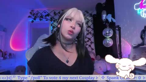 Snapshot of _heavenly_blue_ chatting on 10/22/25, 12:11 Bluey online show from 10/22/25, 12:11