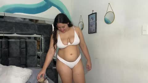 Snapshot of _hells_bells chatting on 11/26/25, 01:45 Sam and MIke online show from 11/26/25, 01:45