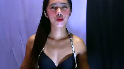 Snapshot of _hot_wife chatting on 12/01/25, 11:37 Lisa online show from 12/01/25, 11:37