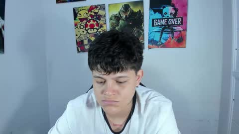 Snapshot of _ian_sweet chatting on 12/16/25, 07:19 ian online show from 12/16/25, 07:19