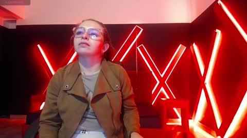 Isa online show from 11/18/25, 11:03