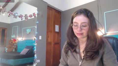 Isa online show from 12/17/25, 01:17