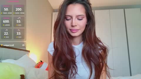 isia online show from 10/31/25, 07:53