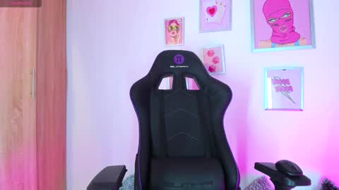 Snapshot of _ivanna_volk chatting on 10/09/25, 01:25 Ivanna online show from 10/09/25, 01:25