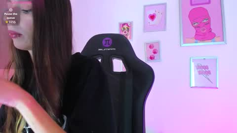 Snapshot of _ivanna_volk chatting on 10/13/25, 01:05 Ivanna online show from 10/13/25, 01:05