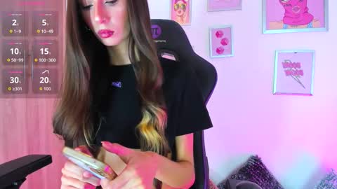 Snapshot of _ivanna_volk chatting on 10/28/25, 12:25 Ivanna online show from 10/28/25, 12:25