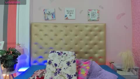 Snapshot of _jade_01 chatting on 10/06/25, 12:02 J A D E online show from 10/06/25, 12:02